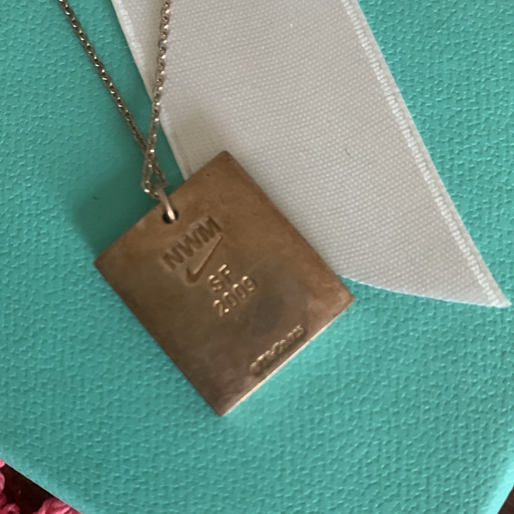 Tiffany & Co 925 Sterling Silver Nike necklace and marathon charm 811 - Picture 2 of 5
